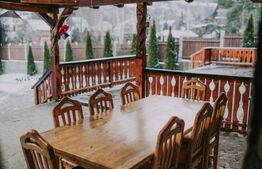 Casa de vanzare, 9 camere, 650 mp - Bran 