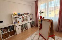 Apartament cu 3 camere de vânzare, Garaj subteran, zona Centrala 
