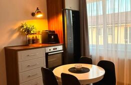 Apartament cu 3 camere de vânzare, Garaj subteran, zona Centrala 