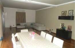 Casa cu arhitectura moderna si design interior de efect!