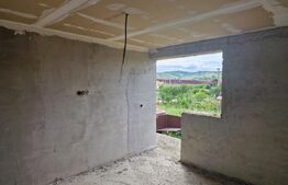Casă semifinisată de vânzare în Gherla – P+1, 200 mp