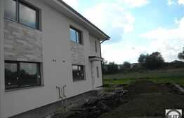 Duplex de vanzare, semifinisat! 5 camere! 120 mp! 249 mp de teren! Zona de case!