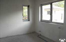 Duplex de vanzare, semifinisat! 5 camere! 120 mp! 249 mp de teren! Zona de case!