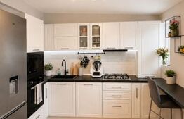 Apartament de vânzare cu 3 camere, 73 mp, parcăre, 2 bai, boxa, zona Sanicoara