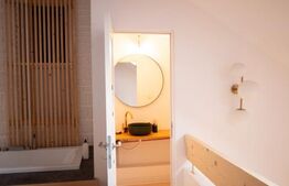 Casa la curte comuna, 3 camere, tavan înalt și terasă – zona Scala Center