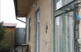 Casa insiruita cu 2 camere, curte comuna, 39,77 mp, teren 60 mp, zona linistita!