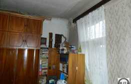 Casa insiruita cu 2 camere, curte comuna, 39,77 mp, teren 60 mp, zona linistita!