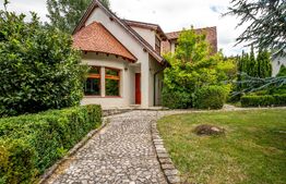 Casă / Vilă cu 6 camere de închiriat, tip estate, 0% comision