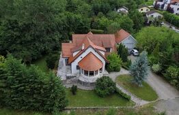 Casă / Vilă cu 6 camere de închiriat, tip estate, 0% comision