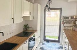 Apartament cu 2 camere, gradina, imobil tip vila, 2 parcari, zona Sub Cetate