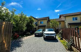 Casă înșiruită de 204 mp, complet mobilată și utilată, garaj, curte și 4 locuri 