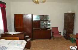 Apartament 1 camera situat in imobil tip casa, curte comuna