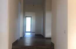 Casa individuala, 4 camere, 170 mp, teren de 1300 mp! Zona de case!