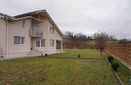 Casa individuala, 4 camere, 180 mp, teren de 1000 mp! Zona de case!