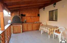 Casa individuala cu 4 camere, 100 mp, teren de 550 mp! Zona de case!