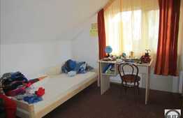 Casa individuala cu 4 camere, 100 mp, teren de 550 mp! Zona de case!