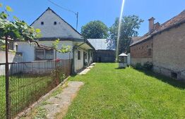 Proprietate cu potențial, casă + șură stejar și livadă - satul cu comori