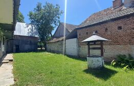 Proprietate cu potențial, casă + șură stejar și livadă - satul cu comori