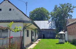 Proprietate cu potențial, casă + șură stejar și livadă - satul cu comori