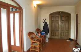 Casa cu 11 camere de inchiriat situat la 7 minute de Piata Cipariu!