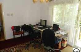 3 camere de vanzare 70 mp utili, etaj intermediar. Boxa la subsol inclusa!