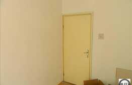 3 camere de vanzare 70 mp utili, etaj intermediar. Boxa la subsol inclusa!