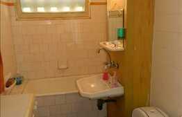 3 camere de vanzare 70 mp utili, etaj intermediar. Boxa la subsol inclusa!