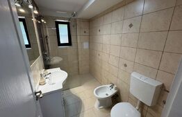 Apartament 3 camere, parcare, curte, zona: Intre Lacuri