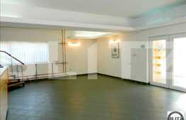 Casa cu 10 camere, suprafata utila este de  380 mp + teren 400 mp utili