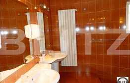 Casa cu 10 camere, suprafata utila este de  380 mp + teren 400 mp utili