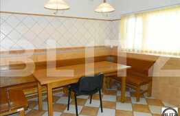 Casa cu 10 camere, suprafata utila este de  380 mp + teren 400 mp utili