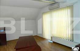 Casa cu 10 camere, suprafata utila este de  380 mp + teren 400 mp utili