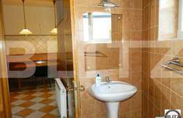 Casa cu 10 camere, suprafata utila este de  380 mp + teren 400 mp utili