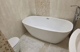 Apartament 3 camere , decomandat , semicentral in zona Paris, parcare