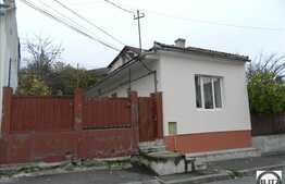 Casa de vanzare, 96 mp utili, cu teren 290 mp, front 12 ml, renovata in 2013