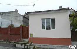 Casa de vanzare, 96 mp utili, cu teren 290 mp, front 12 ml, renovata in 2013