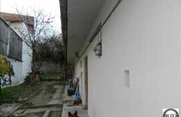 Casa de vanzare, 96 mp utili, cu teren 290 mp, front 12 ml, renovata in 2013