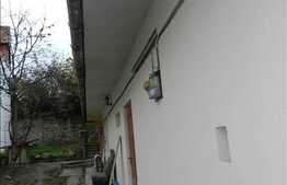 Casa de vanzare, 96 mp utili, cu teren 290 mp, front 12 ml, renovata in 2013