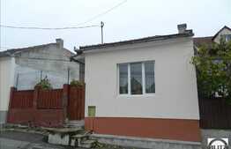 Casa de vanzare, 96 mp utili, cu teren 290 mp, front 12 ml, renovata in 2013