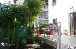 Vanzare casa cu 4 apartamente, 610 mp utili, teren 398 mp, recent renovata