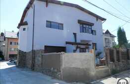 Vanzare casa cu 4 apartamente, 610 mp utili, teren 398 mp, recent renovata