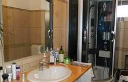 Vanzare casa cu 4 apartamente, 610 mp utili, teren 398 mp, recent renovata