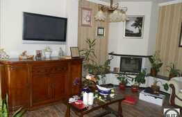 Vanzare casa cu 4 apartamente, 610 mp utili, teren 398 mp, recent renovata