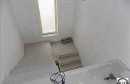 Triplex 126 mp, teren 300 mp, finisat complet, zona linistita!