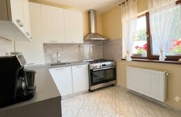 Duplex cochet de vânzare în Sânpetru | Curte amenajată | Foisor