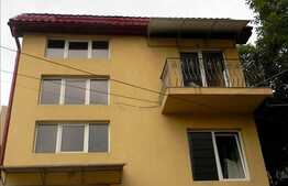 De vanzare doua case in curte comuna, 920 mp utili, teren 818 mp, zona linistita