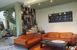 Casa individuala de vanzare, 330 mp utili, 750 mp teren, zona linistita de case