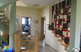 Casa individuala de vanzare, 330 mp utili, 750 mp teren, zona linistita de case