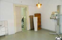 114 mp pentru birouri cat si pentru activitati comerciale.