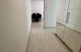 Apartament 3 camere, 2 bai, decomandat, etaj intermediar